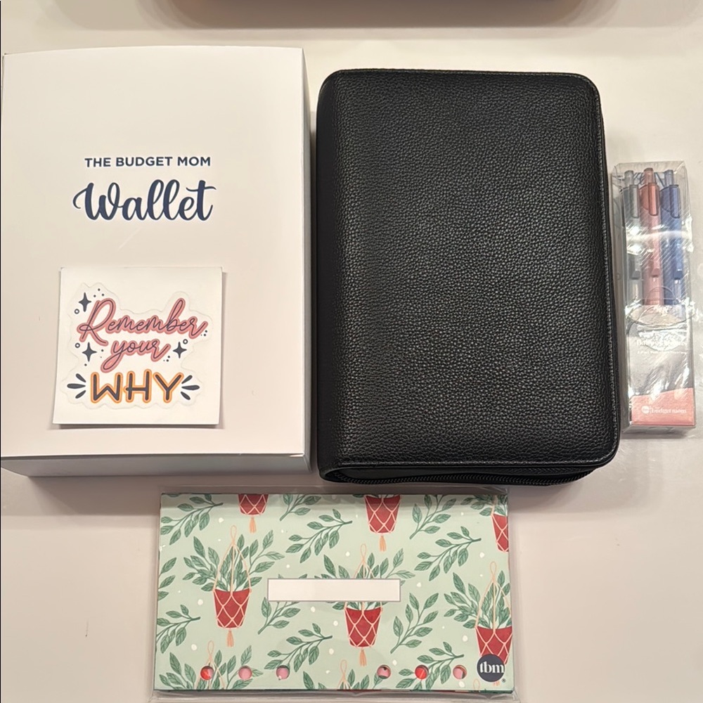 The Budget Mom Wallet, Envelopes, & Pens